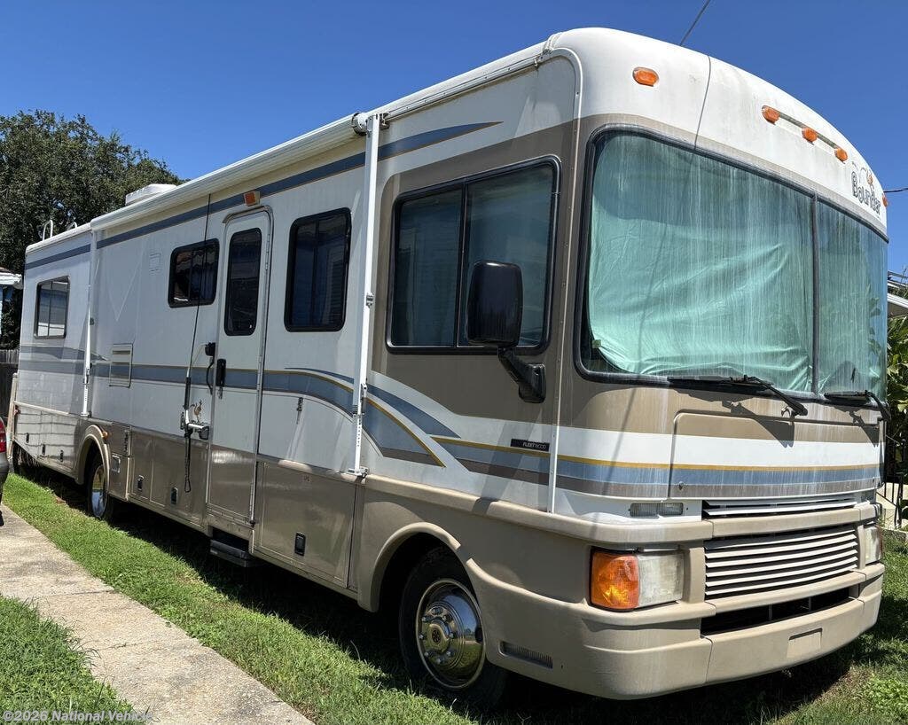 Used 1999  Fleetwood Bounder 32H by Fleetwood from National Vehicle in New Orleans, LA