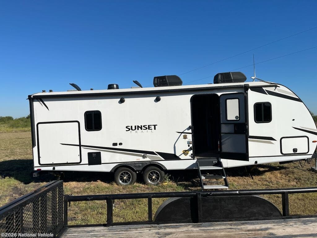 Used 2023  CrossRoads Sunset Trail Super Lite 253RB by CrossRoads from National Vehicle in Coolidge, TX