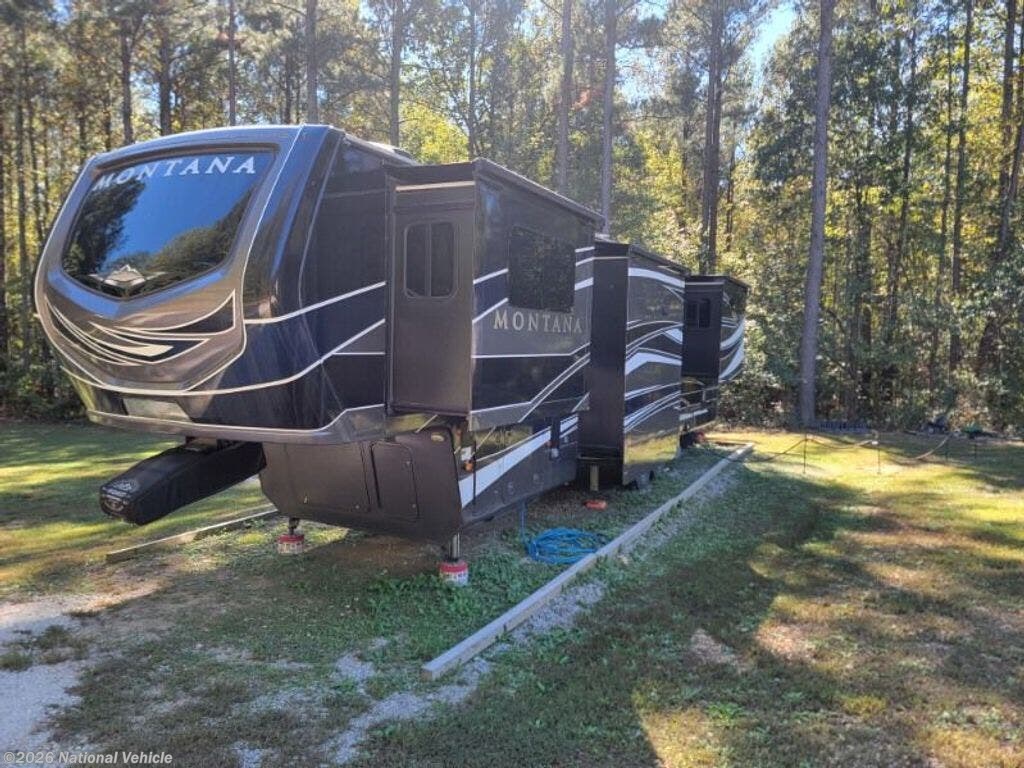 Used 2020  Keystone Montana Legacy 3761FL by Keystone from National Vehicle in Middlesex, NC