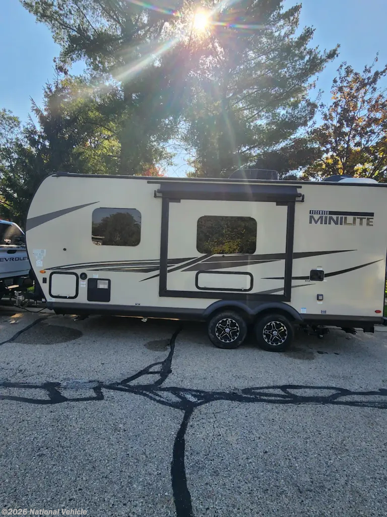 Used 2023  Forest River Rockwood Mini Lite 2109S by Forest River from National Vehicle in Oconomowoc, WI