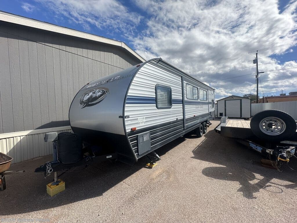 Used 2020  Forest River Cherokee Grey Wolf 26DBH by Forest River from National Vehicle in Milan, NM