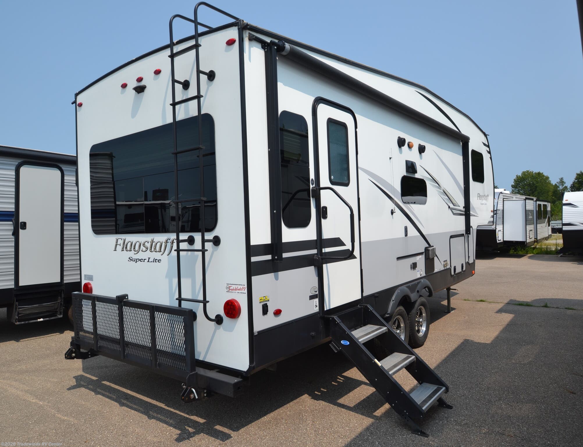 Used 2019 Forest River Flagstaff Super Lite 524LWSC available in Clio, Michigan