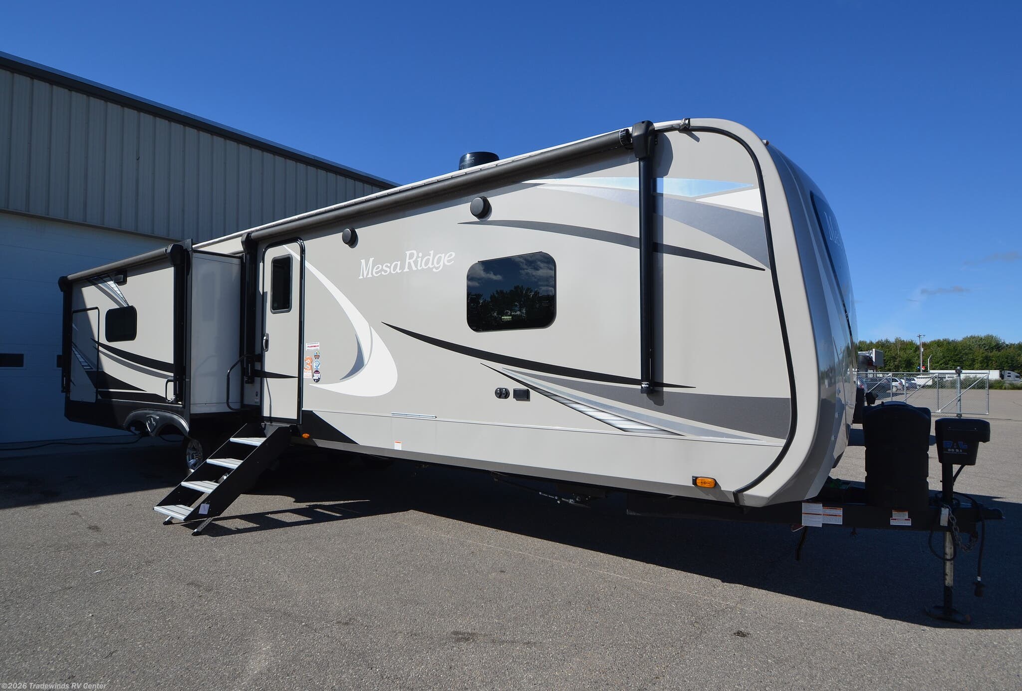 Used 2022  Highland Ridge Mesa Ridge 322RLS by Highland Ridge from Tradewinds RV Center in Clio, MI