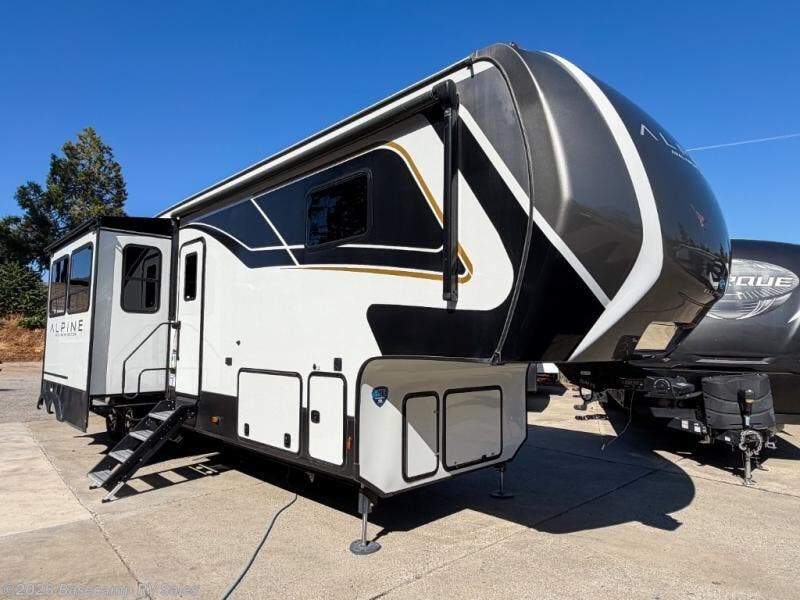 Used 2024 Keystone Avalanche 378BH available in Rocklin, California