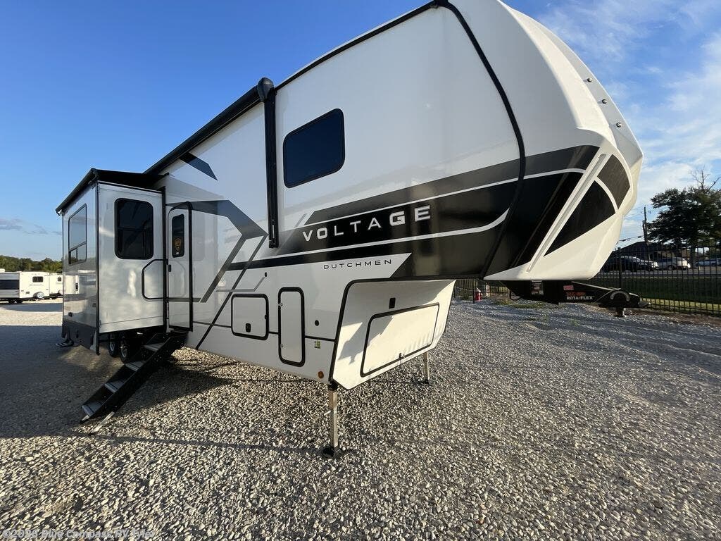 New 2026 Dutchmen Voltage V-Series 3850 available in Tyler, Texas