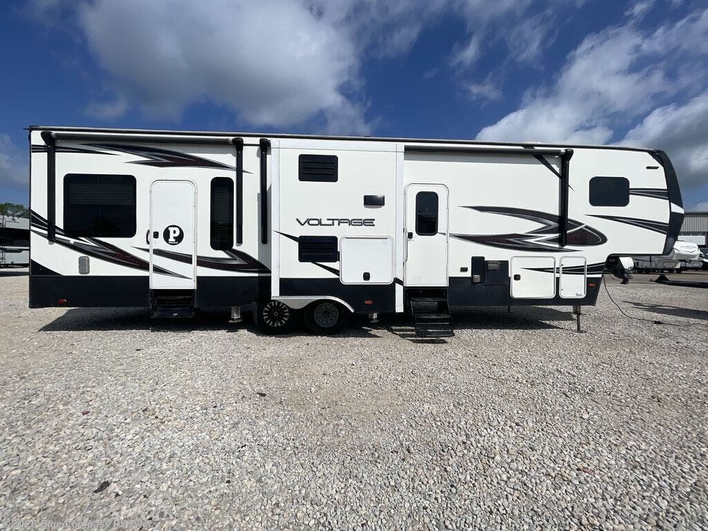 Used 2017 Dutchmen Voltage V3305 available in Tyler, Texas