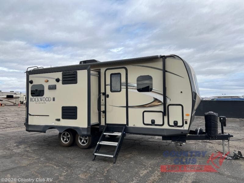 Used 2019  Forest River Rockwood Ultra Lite 2304DS by Forest River from Country Club RV in Yuma, AZ
