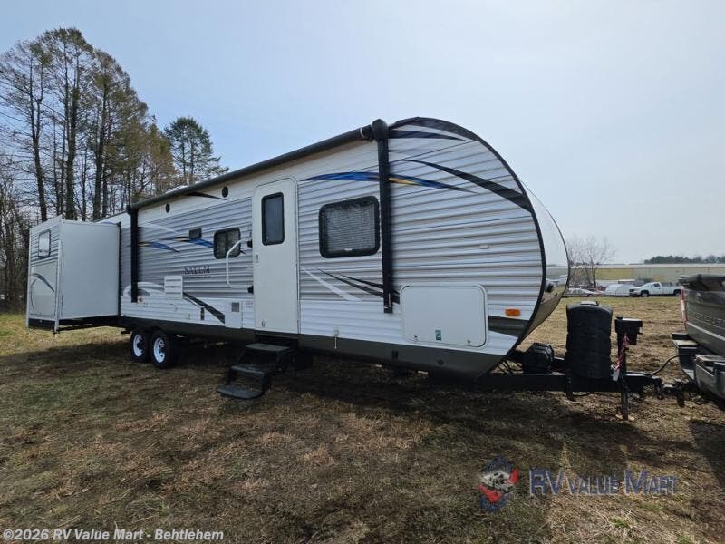 Used 2017 Forest River Salem 31KQBTS available in Bath, Pennsylvania
