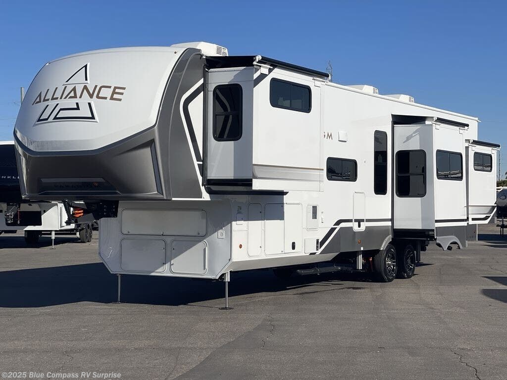 New 2025 Alliance RV Paradigm 395DS available in Surprise, Arizona