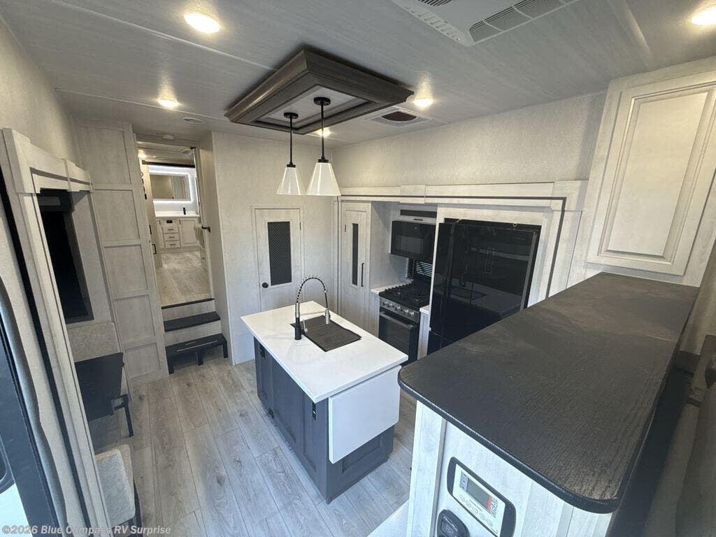 Used 2025 East to West Ahara AHF380FL available in Surprise, Arizona