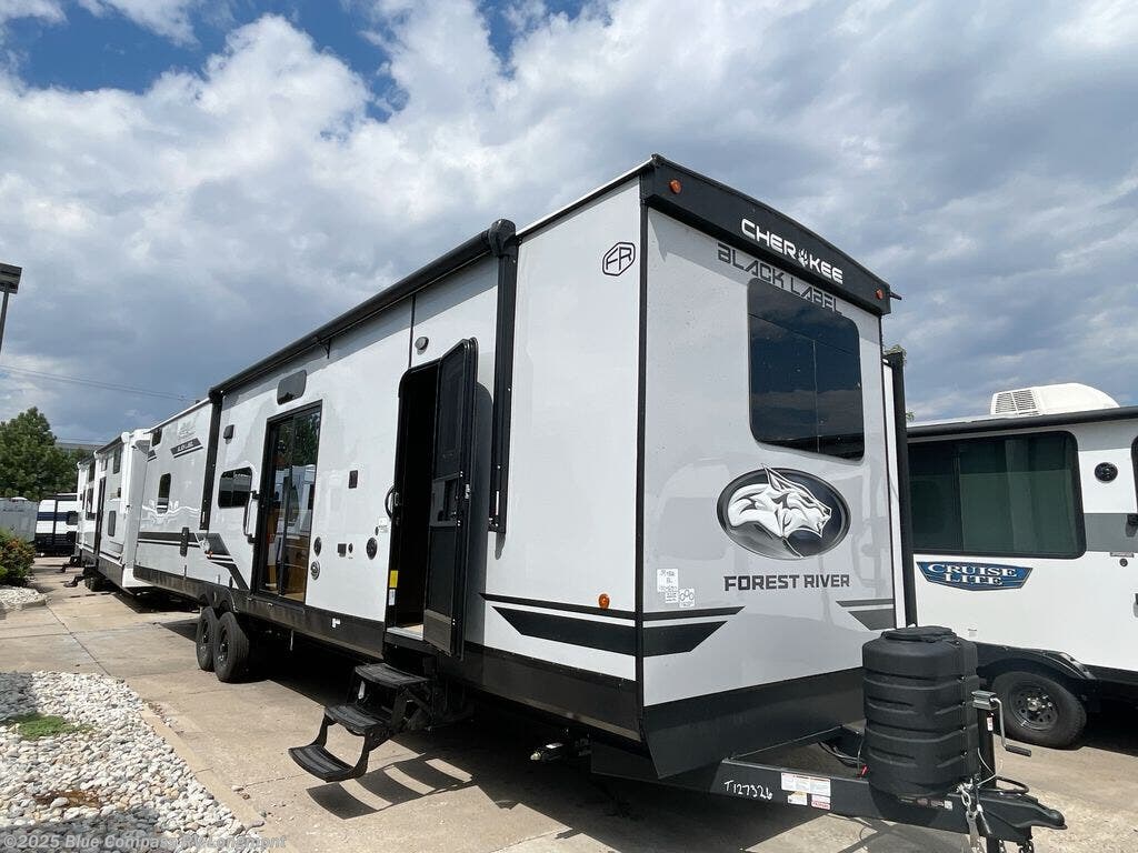 New 2026 Forest River Cherokee Timberwolf Black Label 39HBABL available in Longmont, Colorado