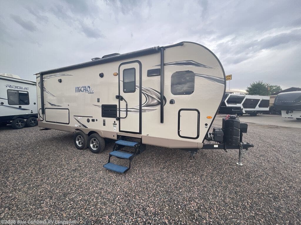 Used 2019  Forest River Flagstaff Micro Lite 25FKS by Forest River from Blue Compass RV Longmont in Longmont, CO