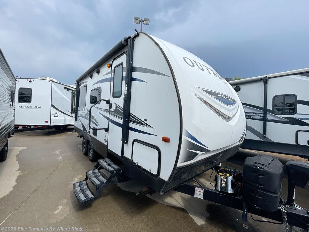 Used 2019 Keystone Outback Ultra Lite 210URS available in Wheat Ridge, Colorado