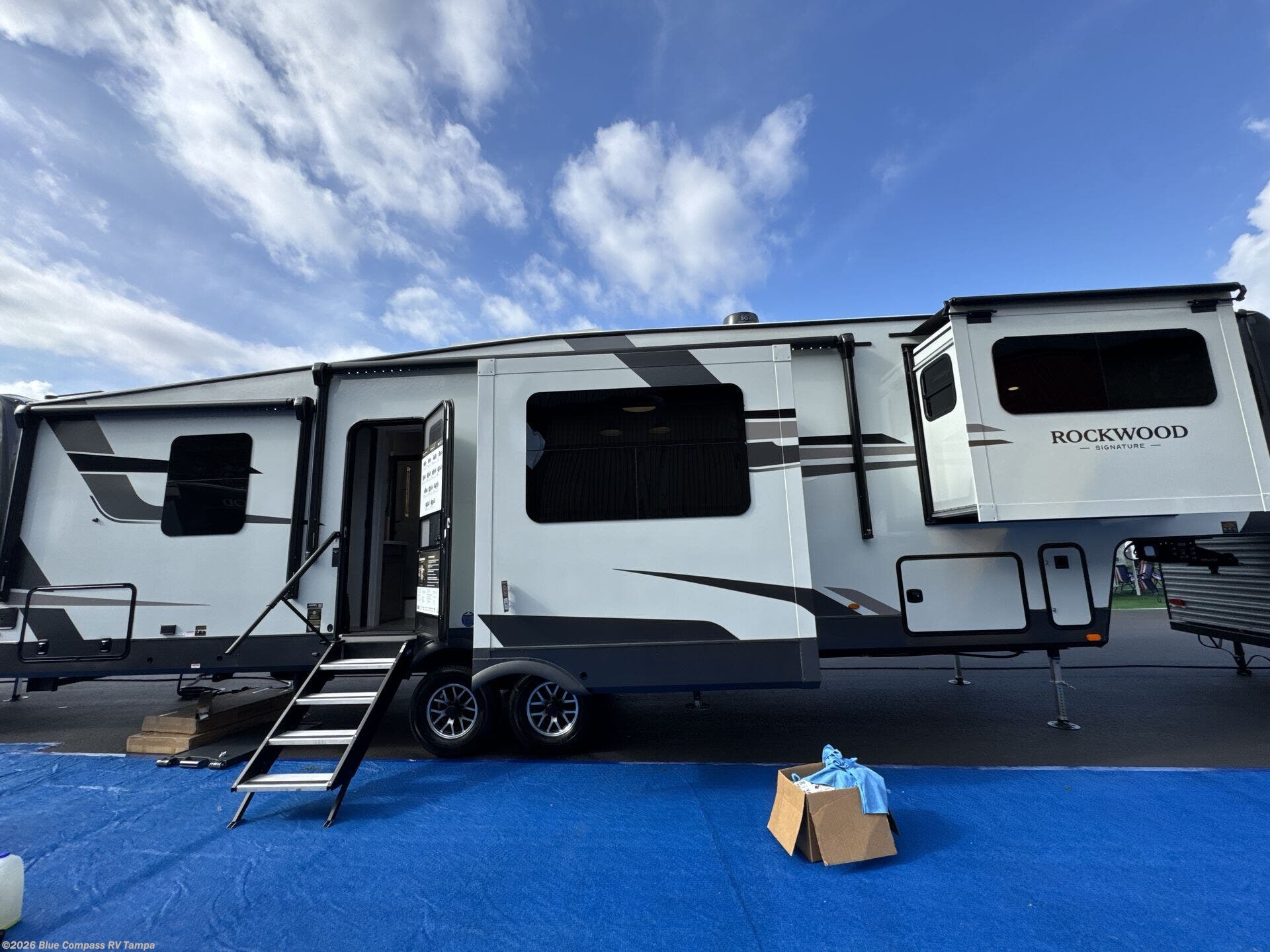 New 2026 Forest River Rockwood Signature 402SFL available in Dover, Florida