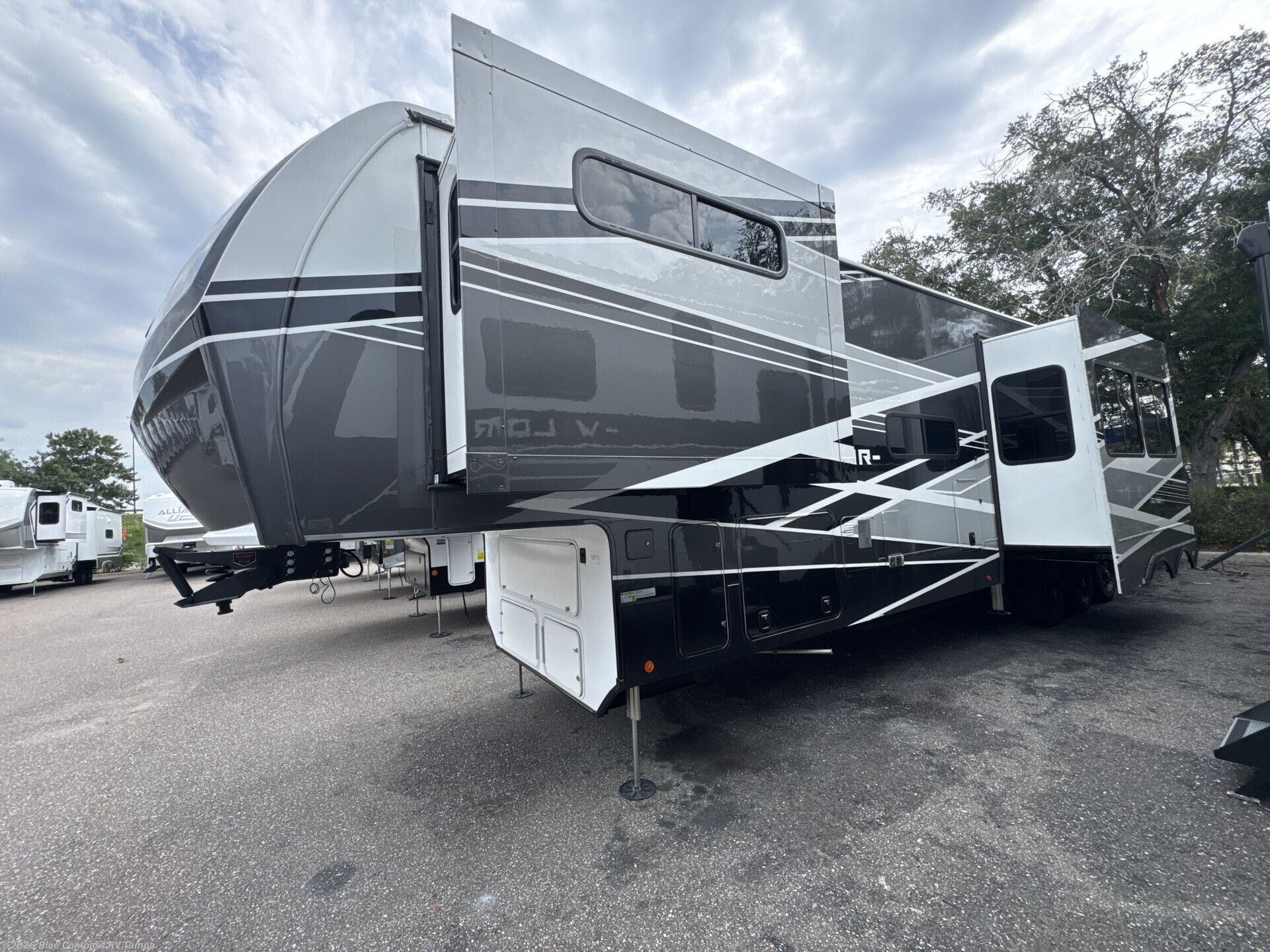 New 2026 Alliance RV Valor 44V14 available in Dover, Florida