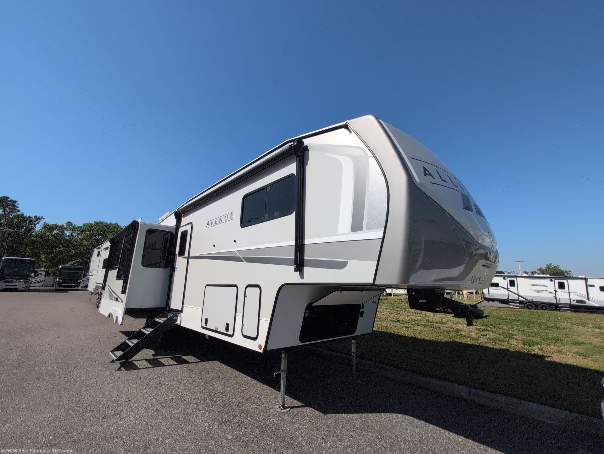 Used 2025 Alliance RV Avenue 32RLS available in Dover, Florida