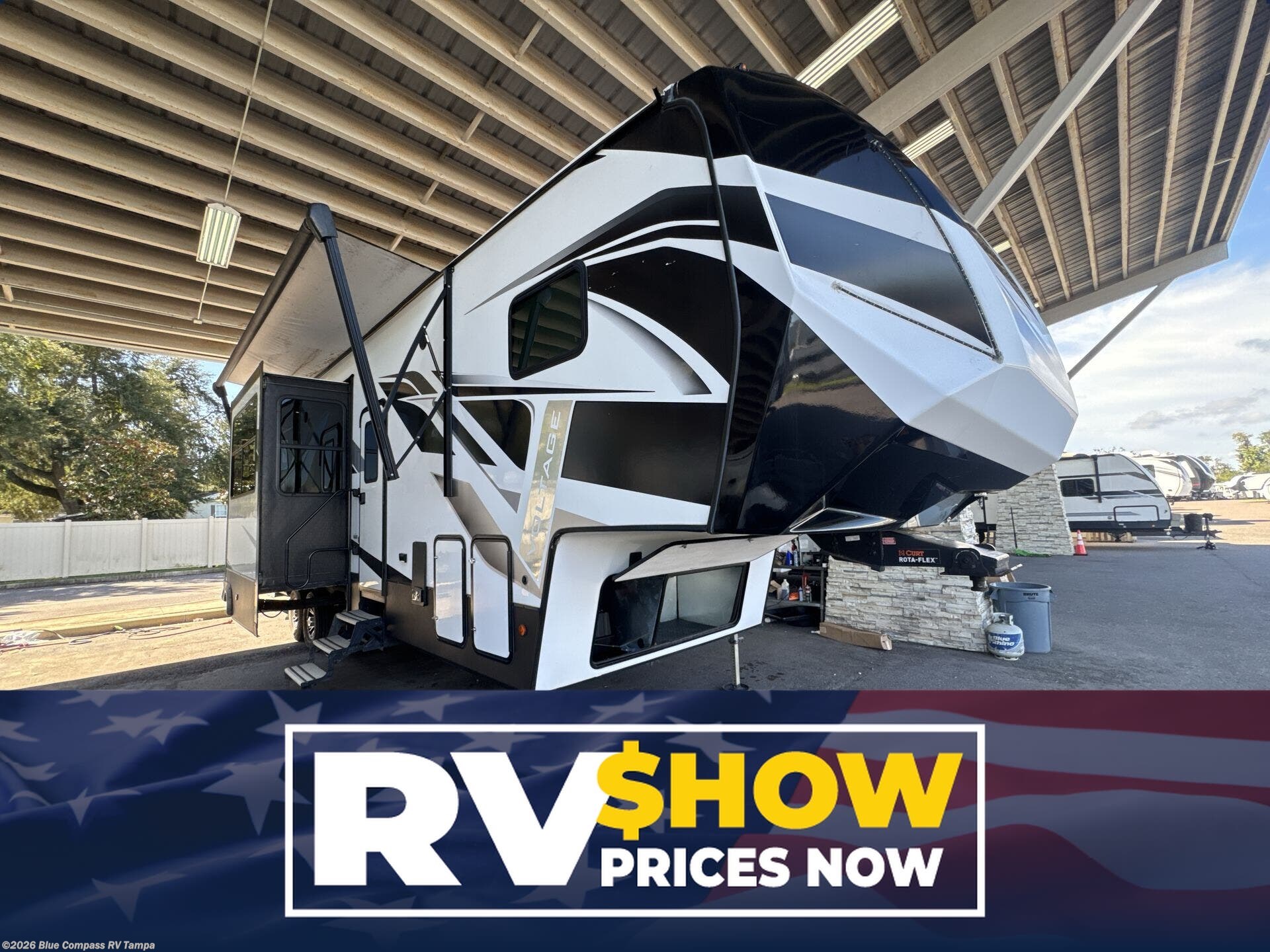 Used 2022  Dutchmen Triton 3571 by Dutchmen from Blue Compass RV Tampa in Dover, FL
