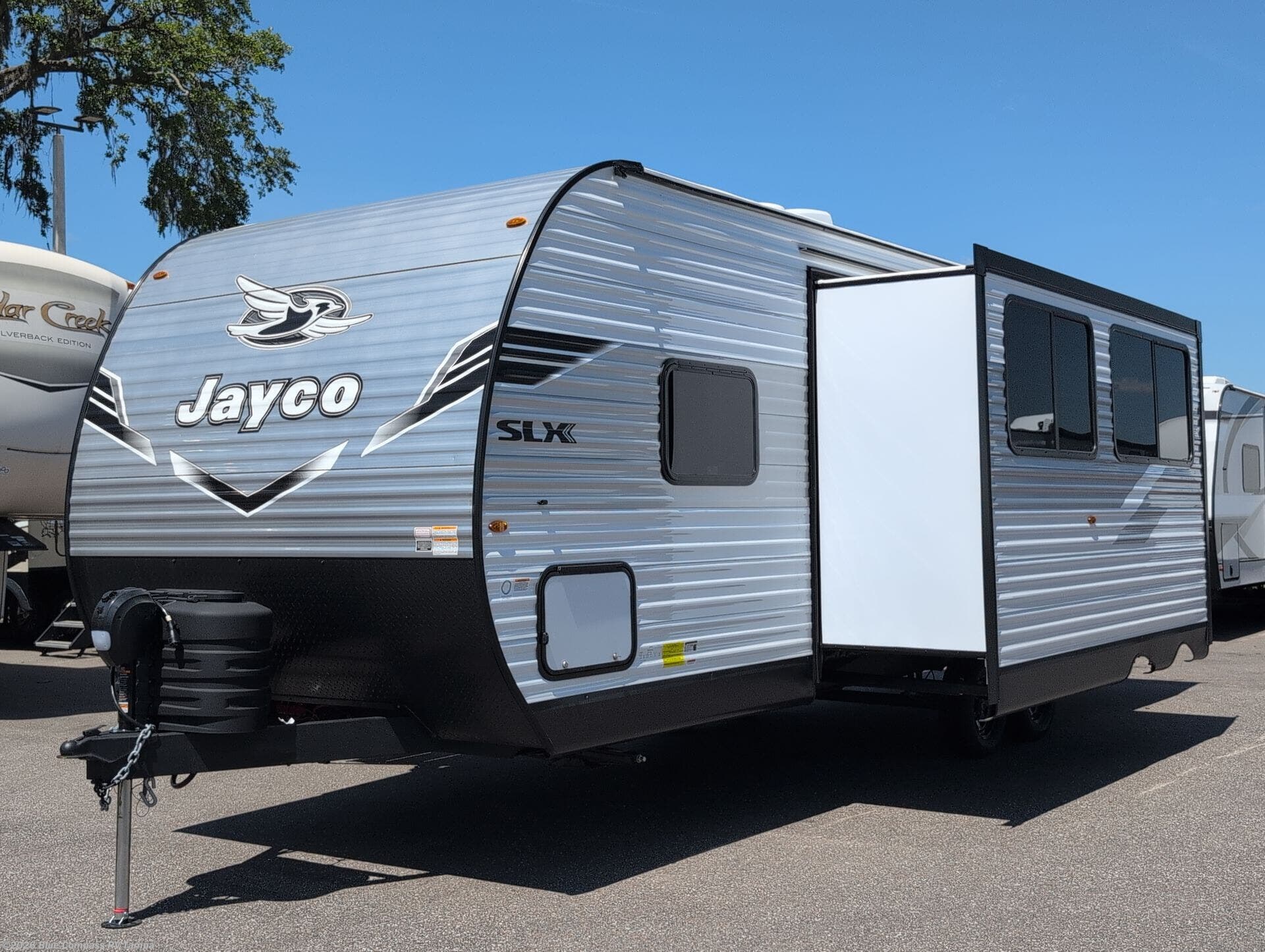 Used 2025  Jayco Jay Flight SLX 261BHS by Jayco from Blue Compass RV Tampa in Dover, FL