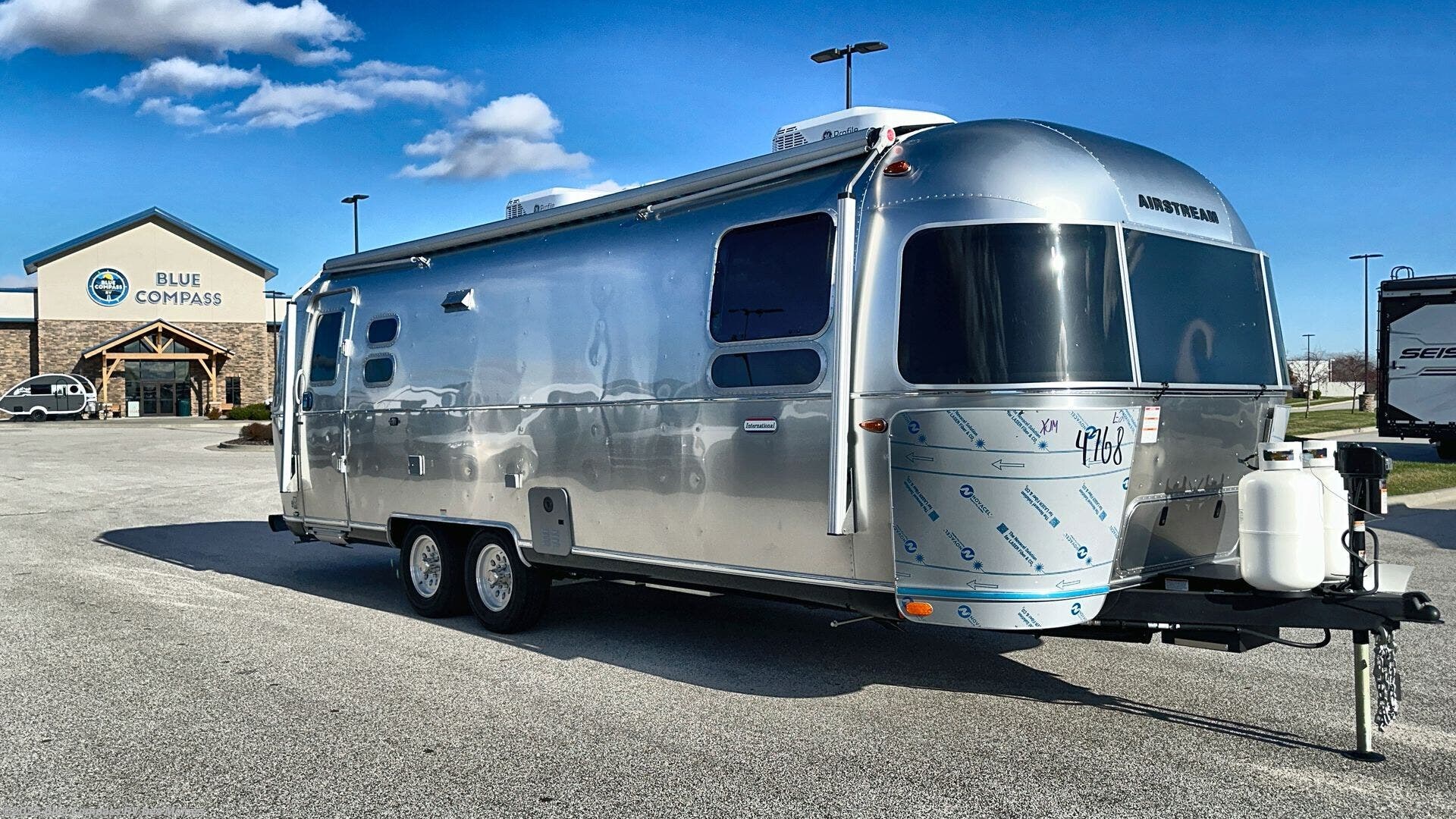 New 2025 Airstream International 27FB available in Altoona, Iowa