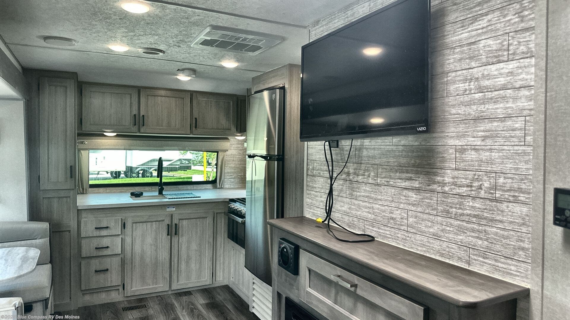 Used 2025 Coachmen Catalina Legacy Edition 263FKDS available in Altoona, Iowa