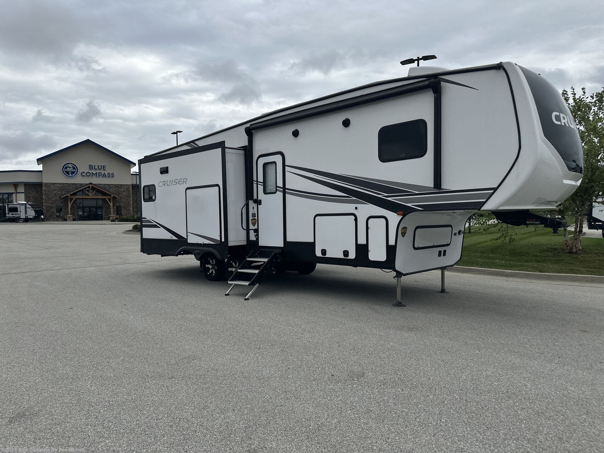 Used 2023 CrossRoads Cruiser Aire CR28RD available in Altoona, Iowa