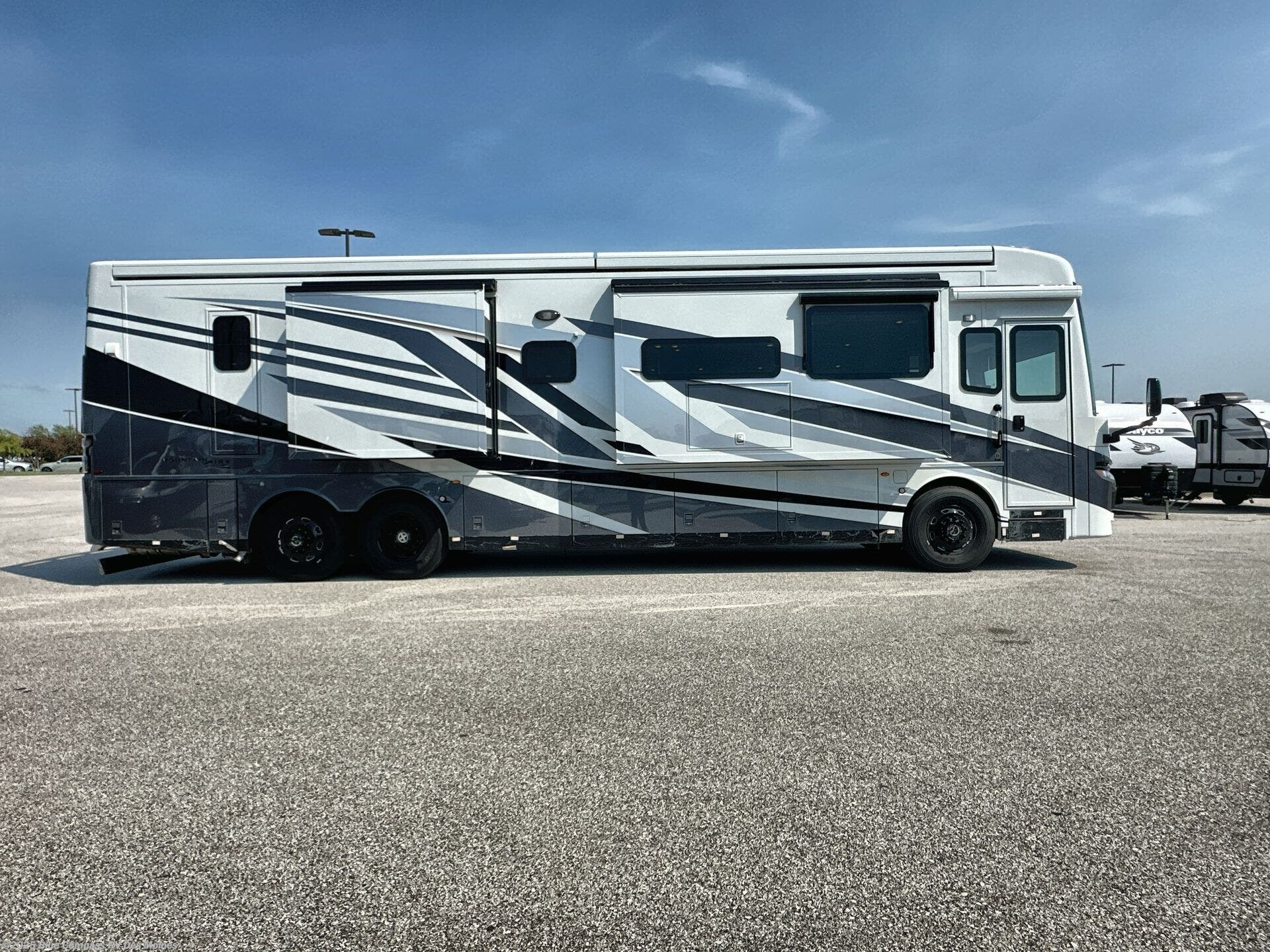 New 2026 Newmar Mountain Aire 4118 available in Altoona, Iowa