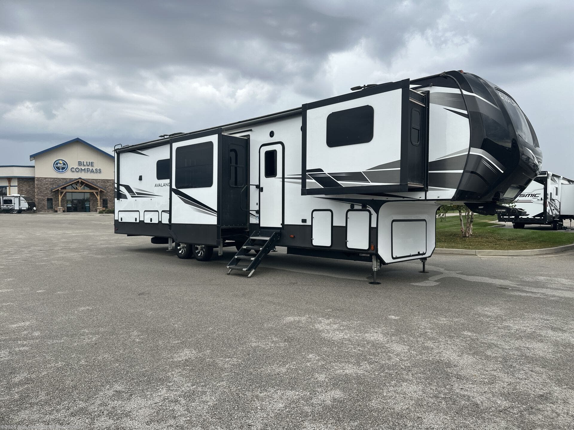 Used 2020 Keystone Avalanche 382FL available in Altoona, Iowa