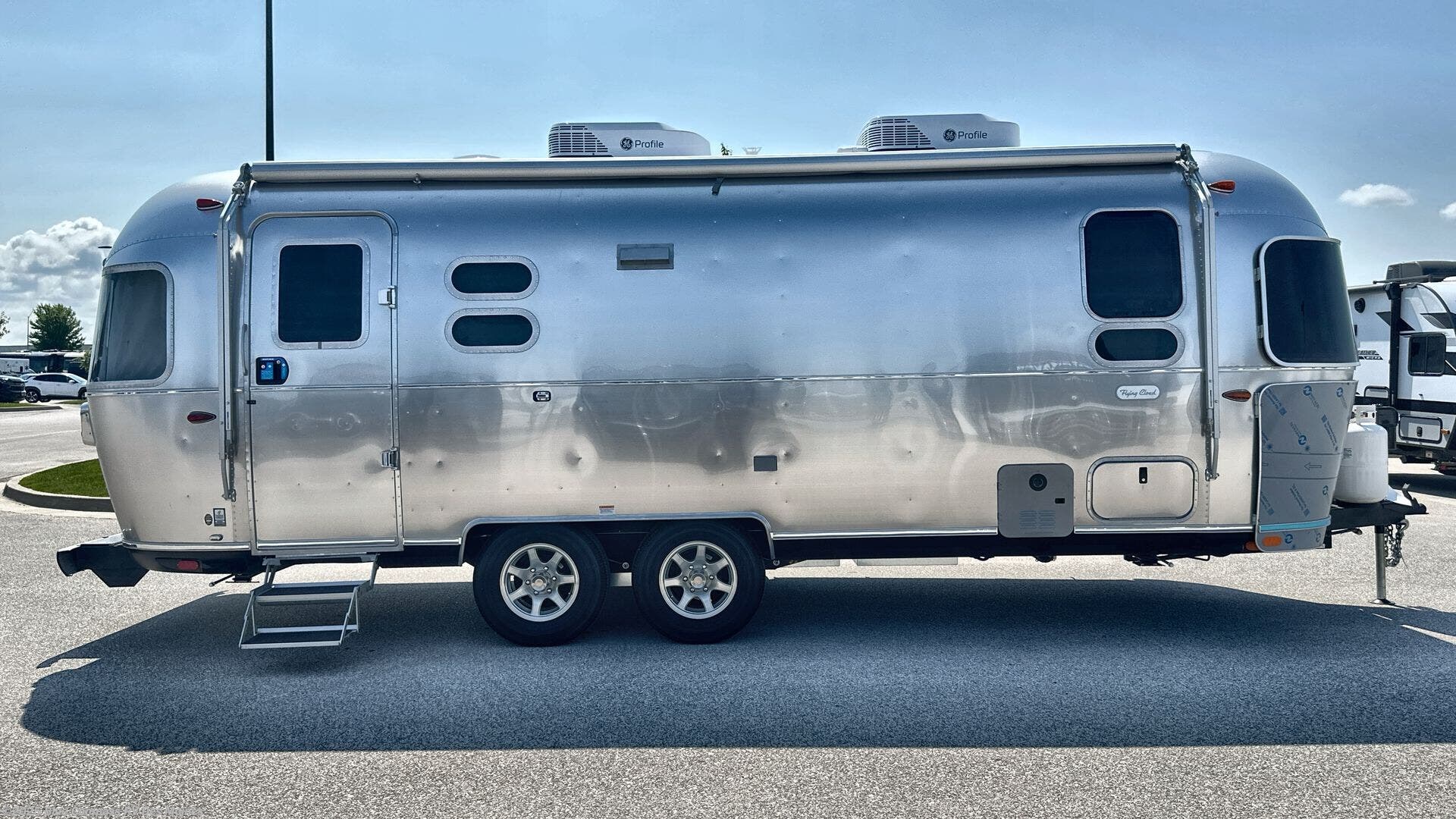 New 2025 Airstream Flying Cloud 25FB available in Altoona, Iowa