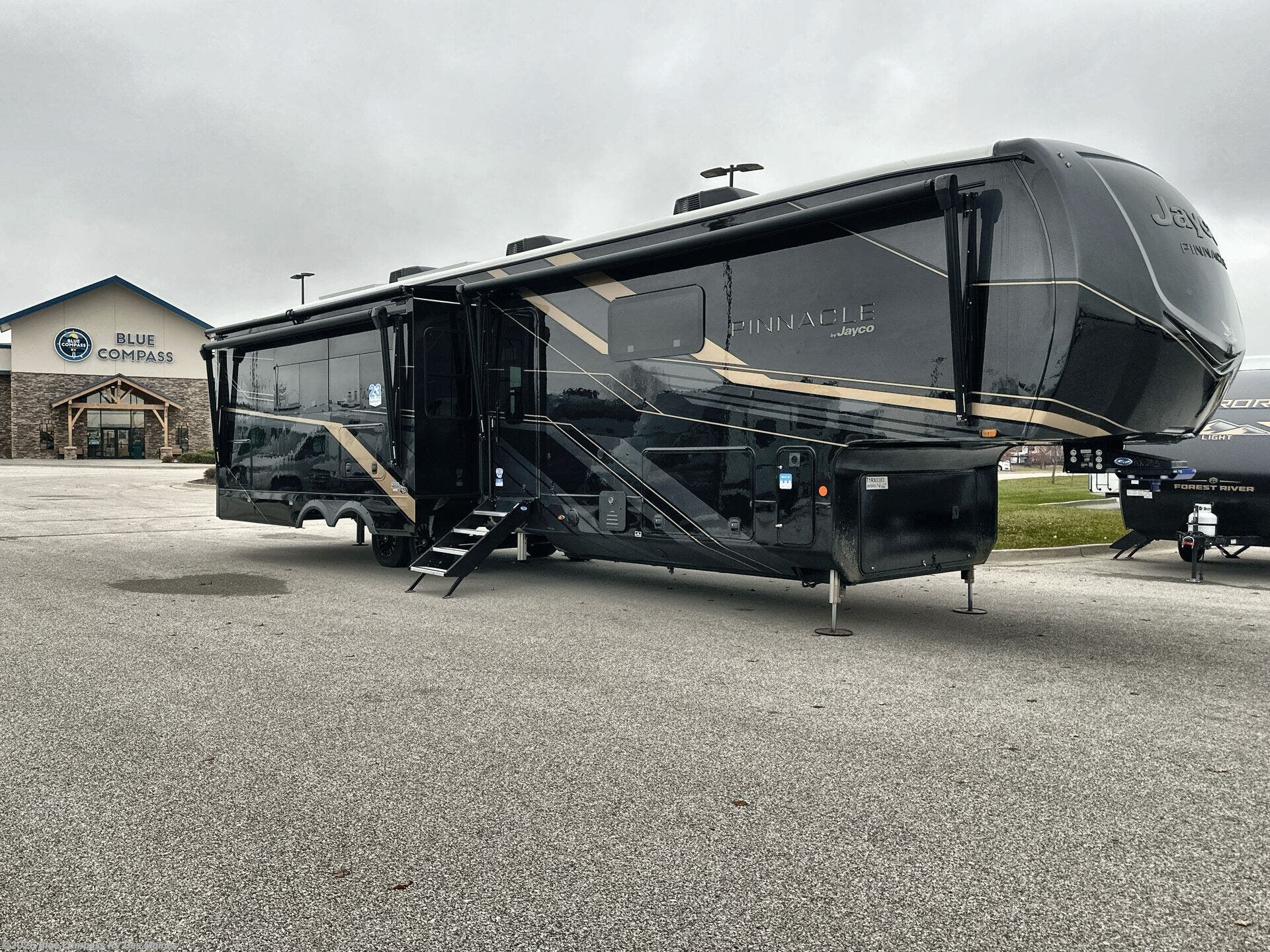 New 2026 Jayco Pinnacle 38FBRK available in Altoona, Iowa
