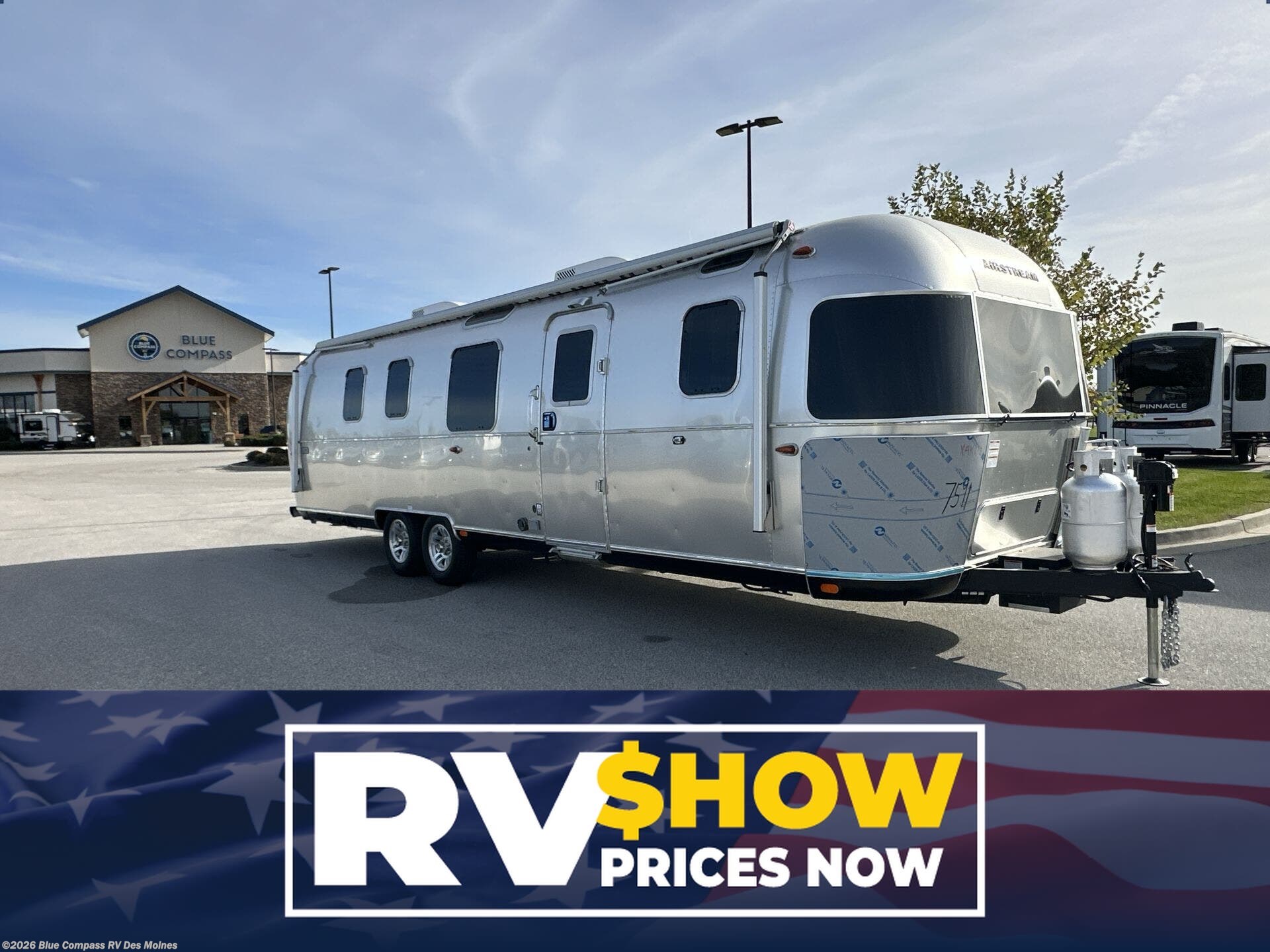 New 2026 Airstream Classic 33FB available in Altoona, Iowa