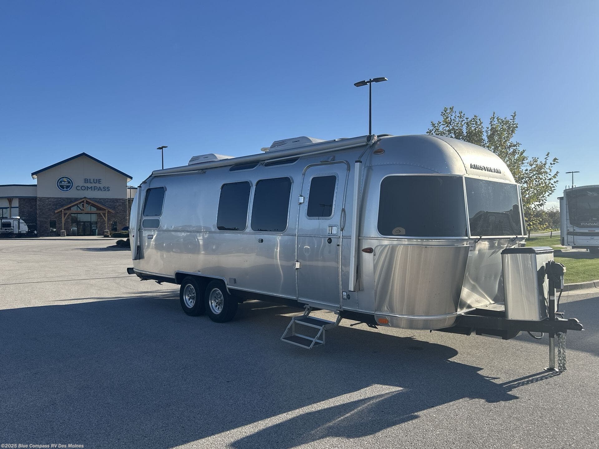 Used 2022 Airstream International 28RBQ available in Altoona, Iowa