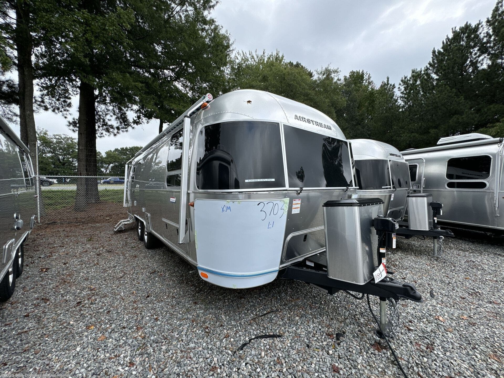 New 2025 Airstream International 27FB Twin available in Altoona, Iowa
