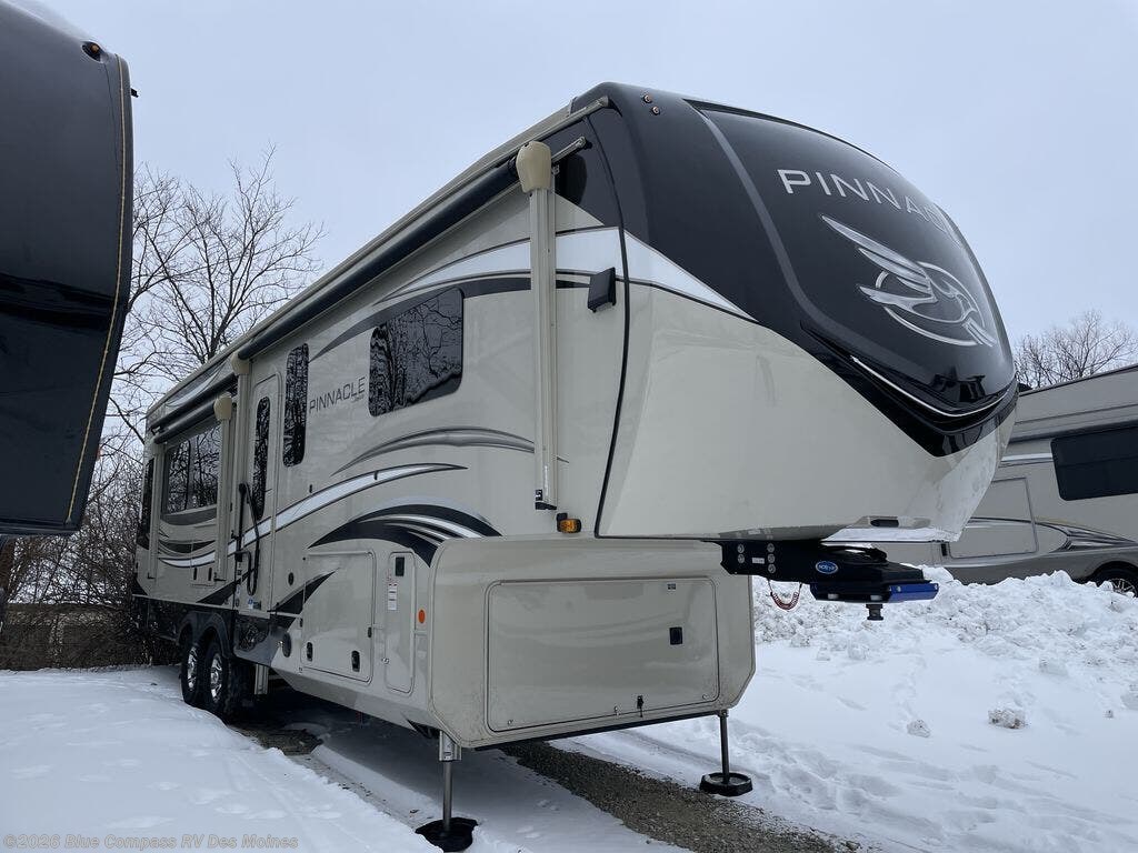 Used 2022 Jayco Pinnacle 32RLTS available in Altoona, Iowa