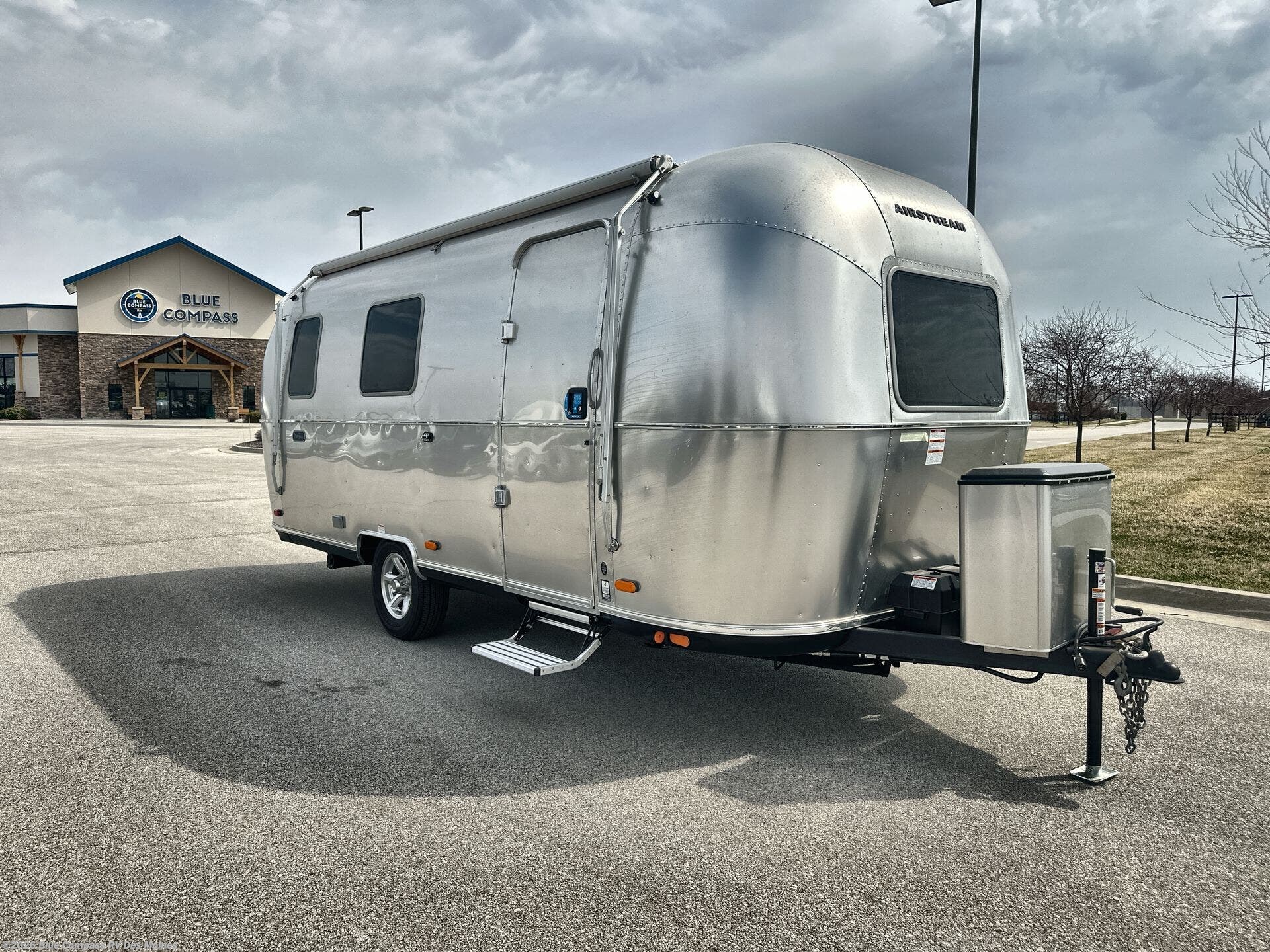 New 2026 Airstream Traveler World  22RB available in Altoona, Iowa