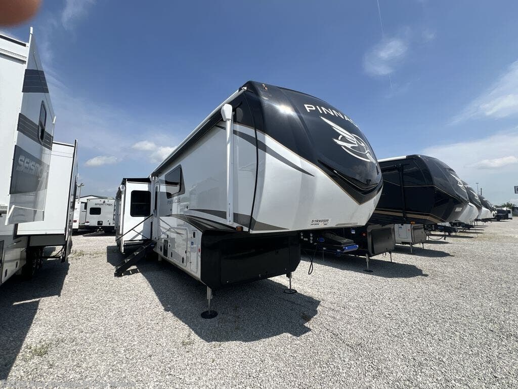 New 2025 Jayco Pinnacle 38FBRK available in Altoona, Iowa