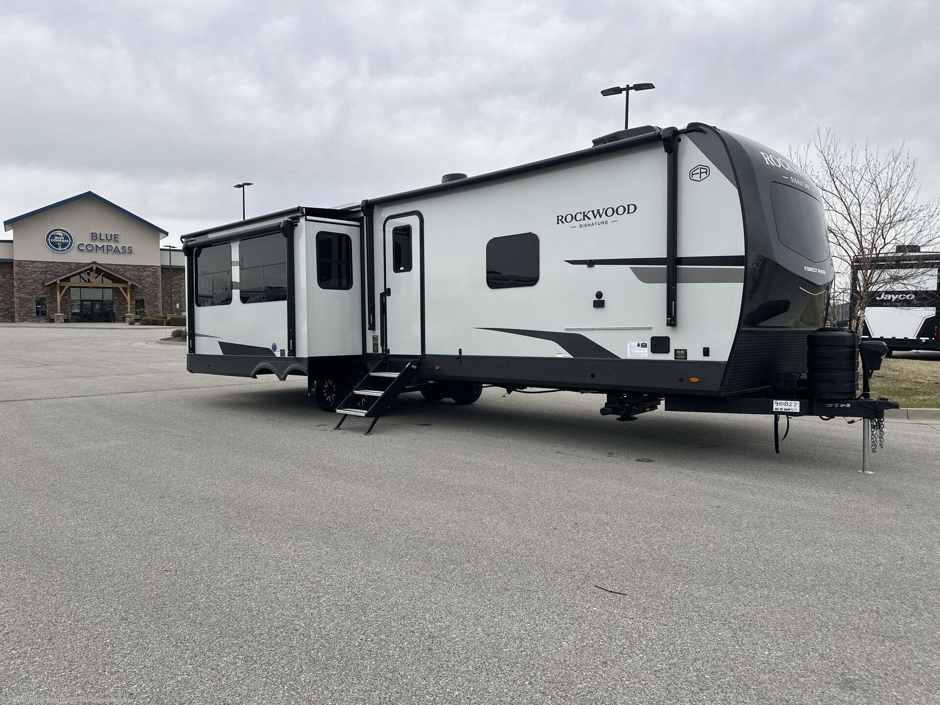 New 2026 Forest River Rockwood Signature 8337RL available in Altoona, Iowa