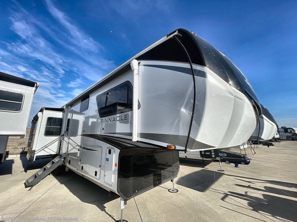 New 2025 Jayco Pinnacle 38KPTS available in Altoona, Iowa