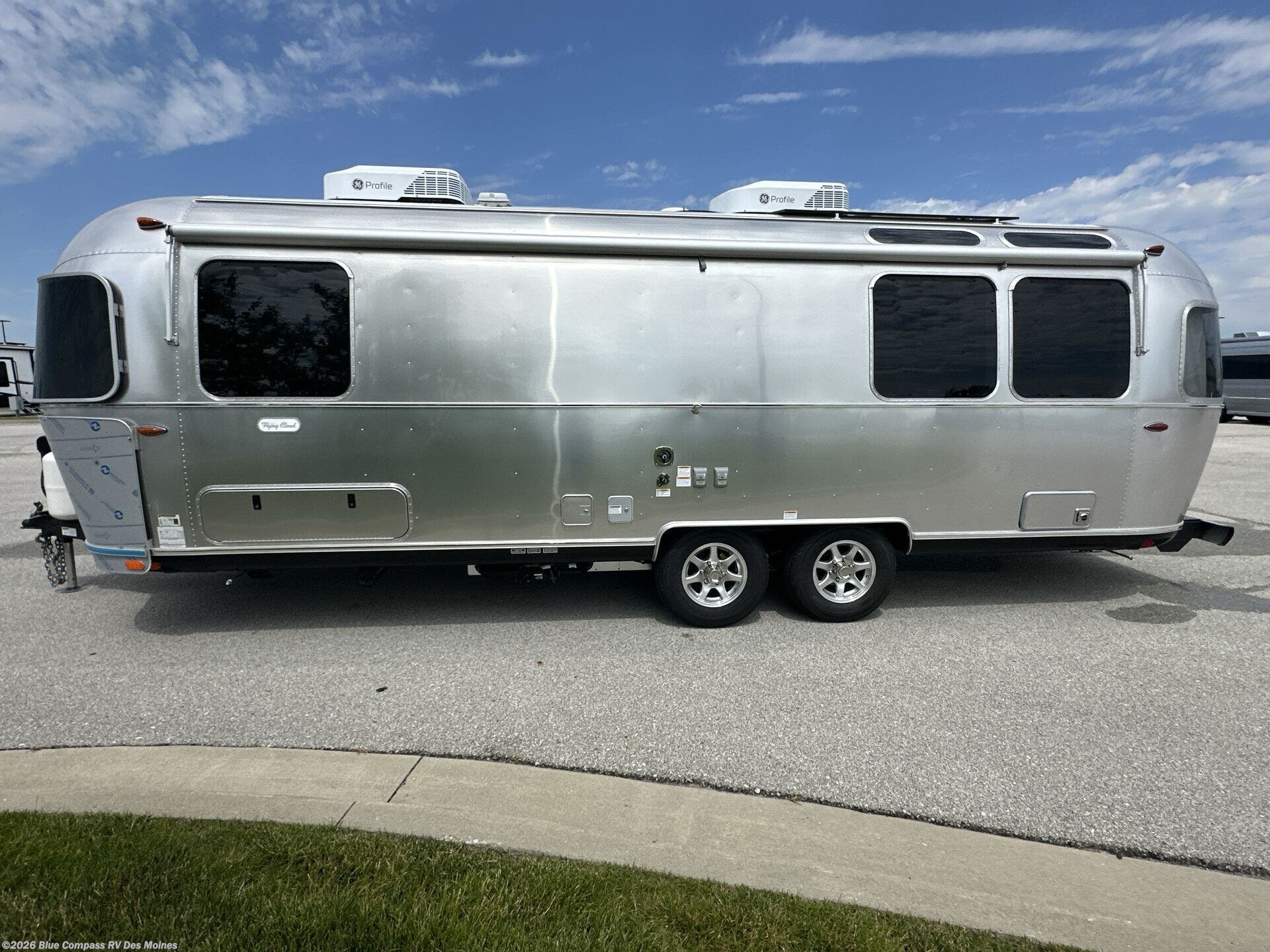 New 2026 Airstream Flying Cloud 27FB Twin available in Altoona, Iowa
