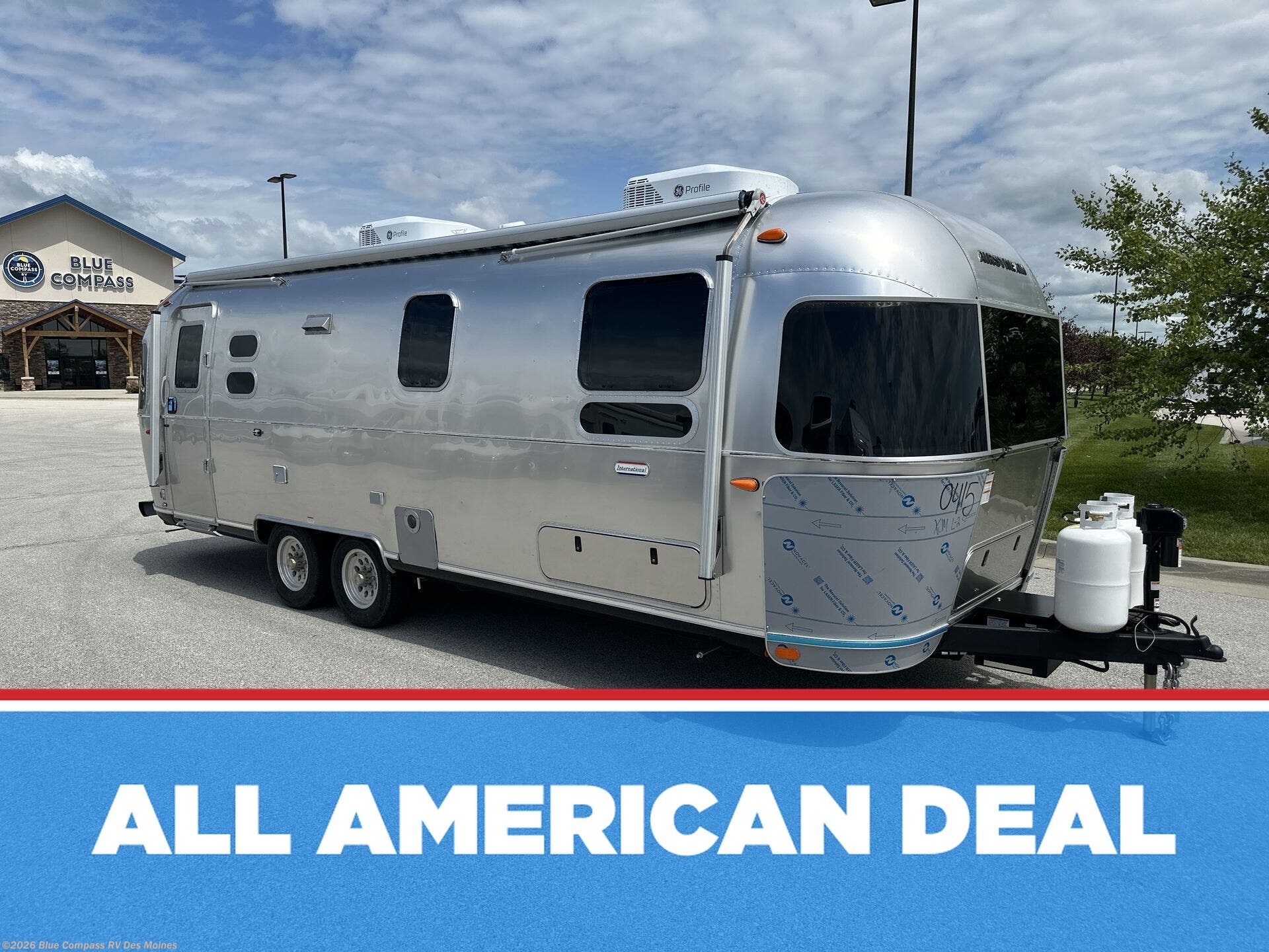 New 2027 Airstream International 27FB Twin available in Altoona, Iowa