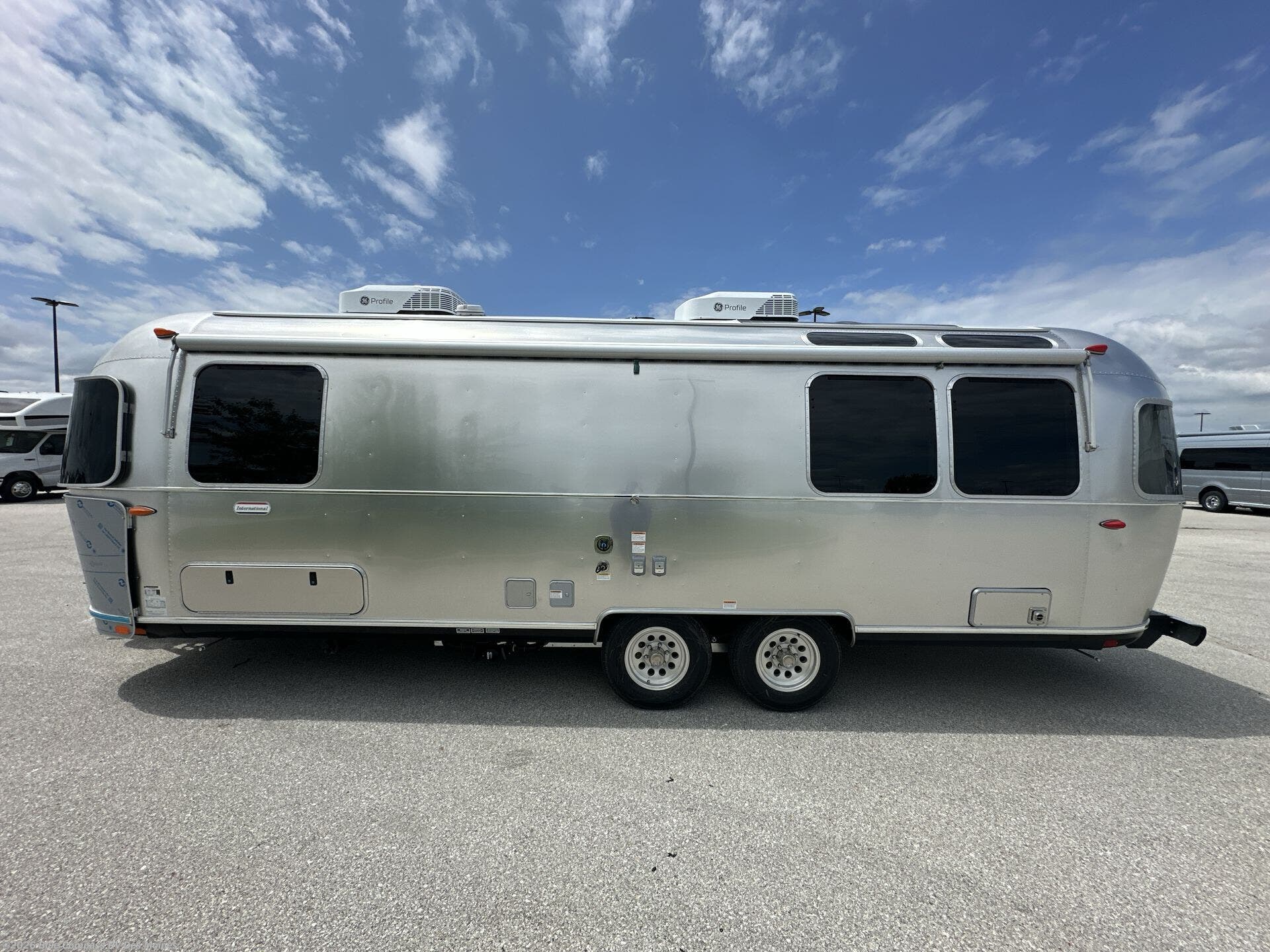 New 2027 Airstream International 27FB Twin available in Altoona, Iowa