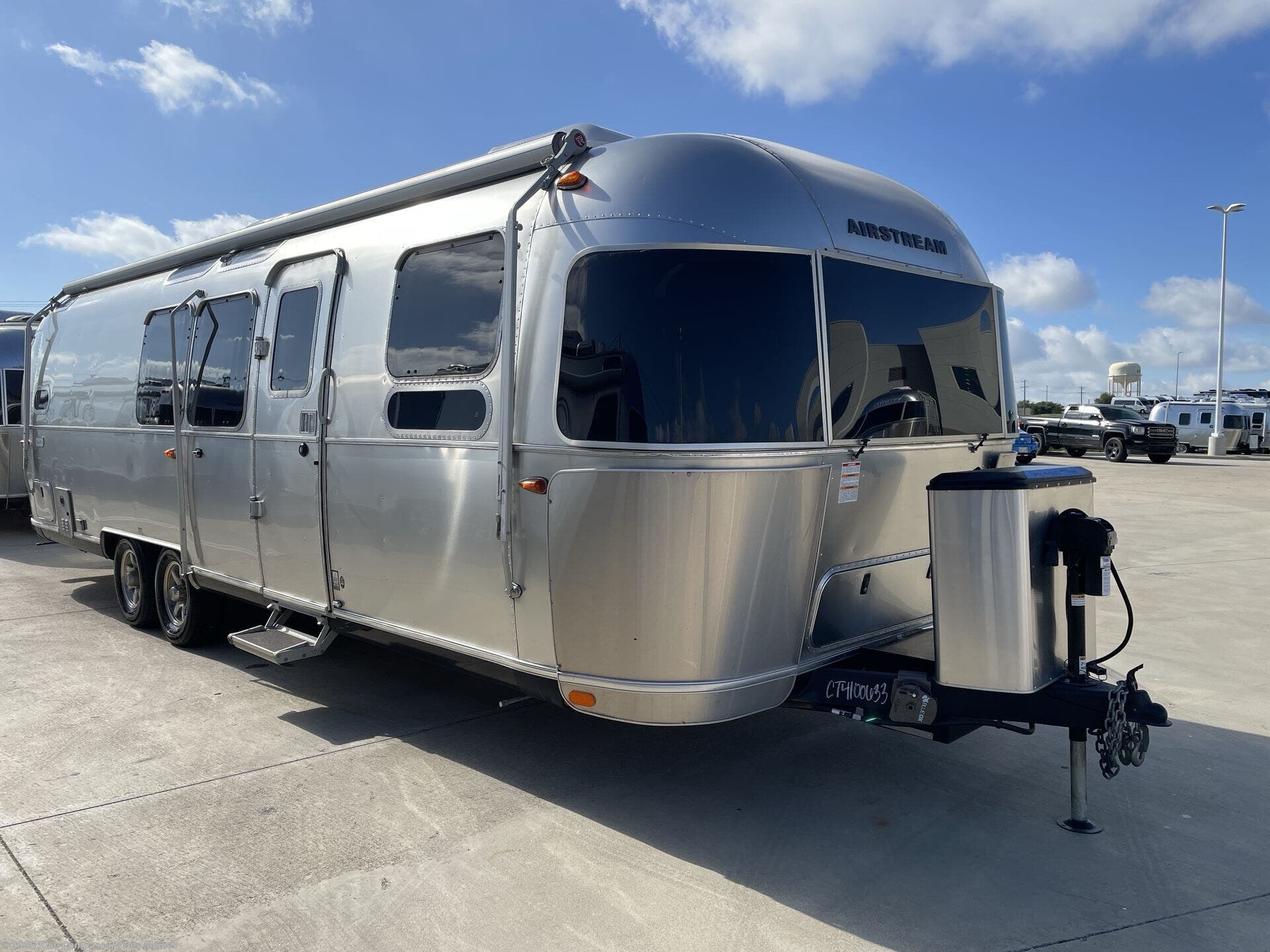 Used 2023 Airstream Flying Cloud 30FB Bunk available in Altoona, Iowa