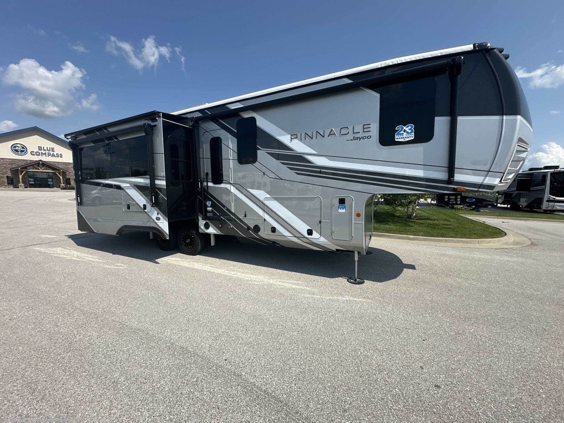 New 2027 Jayco Pinnacle 32RLTS available in Altoona, Iowa