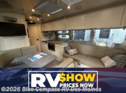 Used 2024 Airstream Flying Cloud 30FBBT available in Altoona, Iowa