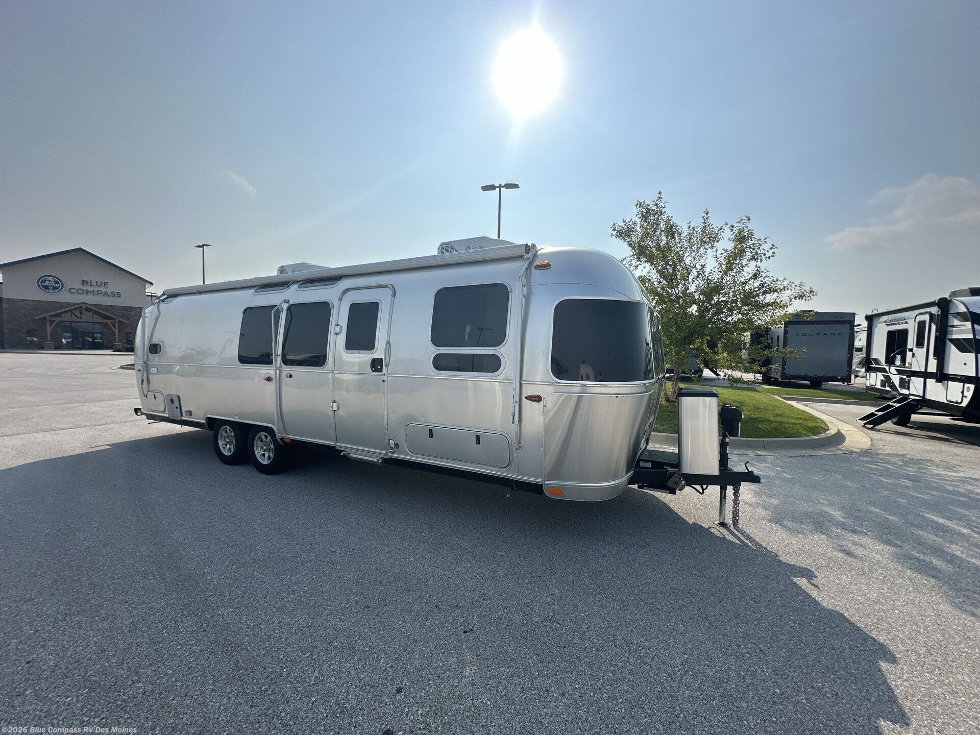 Used 2025 Airstream Flying Cloud 30FB Bunk Twin available in Altoona, Iowa