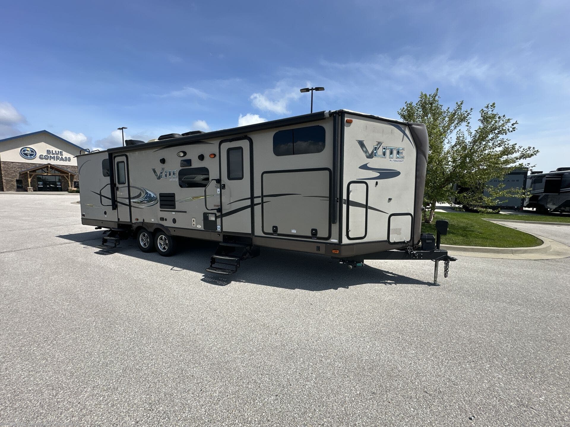 Used 2015 Forest River Flagstaff V-Lite 30WTBSK available in Altoona, Iowa
