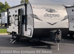 New 2025 Jayco Jay Flight SLX 210QB available in Latham, New York