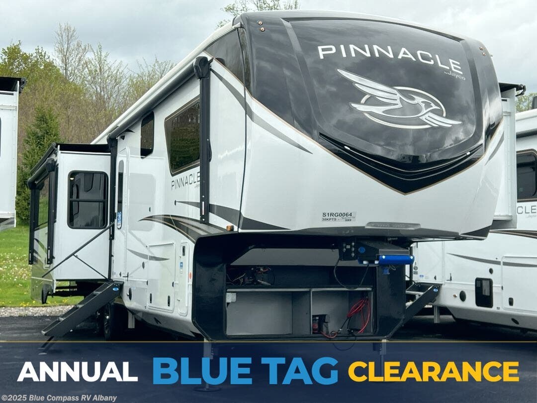 New 2025 Jayco Pinnacle 38KPTS available in Latham, New York