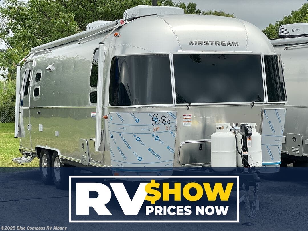 New 2025 Airstream Flying Cloud 27FB Twin available in Latham, New York