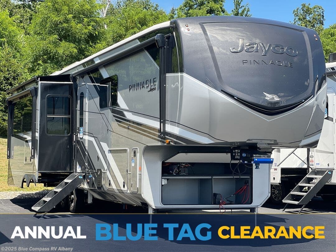 New 2025 Jayco Pinnacle 36FBTS available in Latham, New York