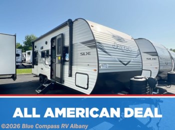 New 2026 Jayco Jay Flight SLX 210QB available in Latham, New York